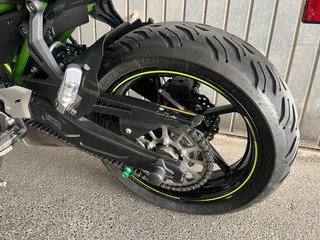 Kawasaki Z650 Naked Negra y Verde