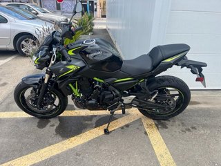 Kawasaki Z650 Naked Negra y Verde
