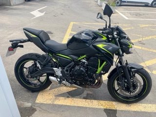 Kawasaki Z650 Naked Negra y Verde