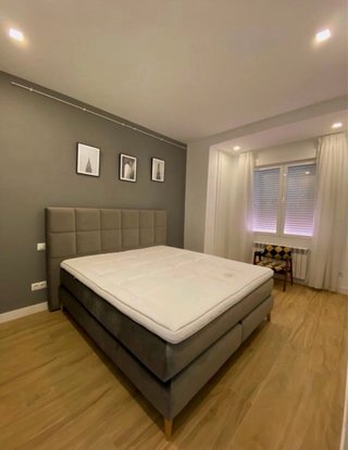 Cama King Size Gris