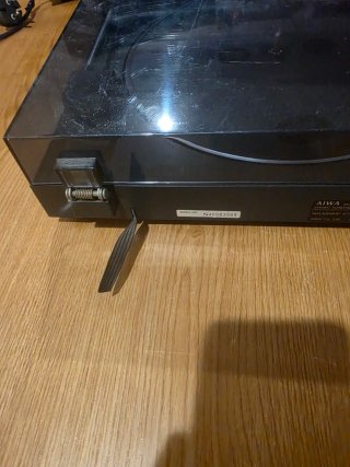 Equipo de música Aiwa con plato suelto .