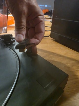 Equipo de música Aiwa con plato suelto .
