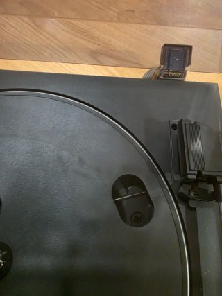 Equipo de música Aiwa con plato suelto .