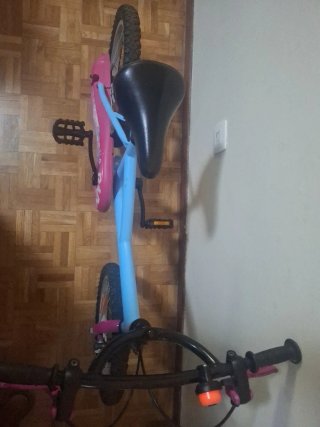 Bicicleta infantil azul y rosa