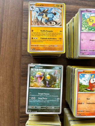 Sobre de 30 cartas Pokémon variadas