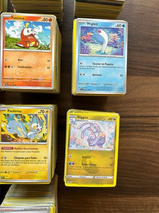 Sobre de 30 cartas Pokémon variadas