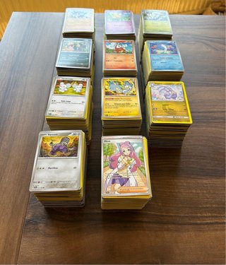 Sobre de 30 cartas Pokémon variadas