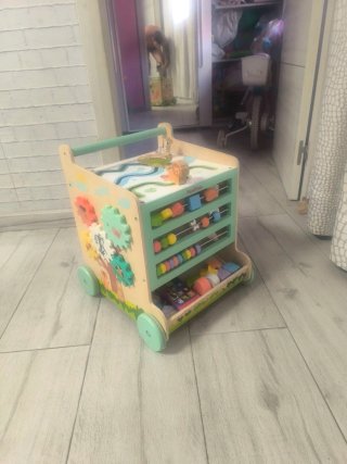 Correpasillos de madera con actividades