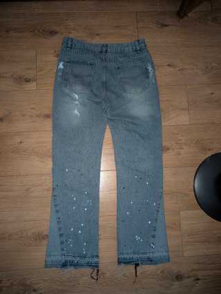 Pantalones vaqueros acampanados