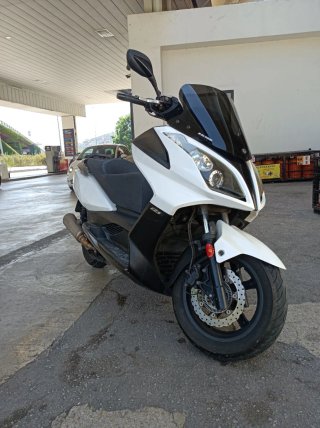 OPORTUNIDAD!!!Moto Maxi Scooter 125cc Blanca