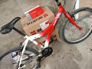 Bicicleta Roja y Blanca