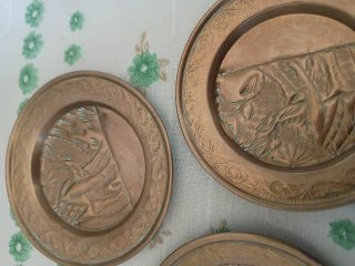 3 Antichi piatti decorativi in rame