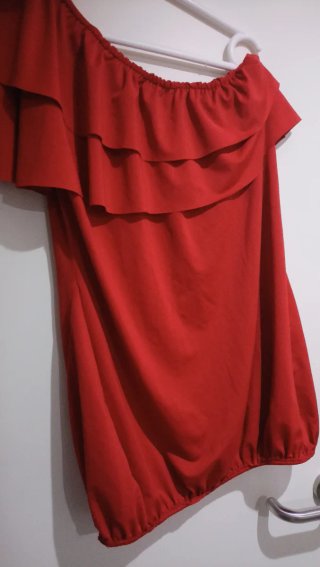 Vestido bombacho rojo con volantes