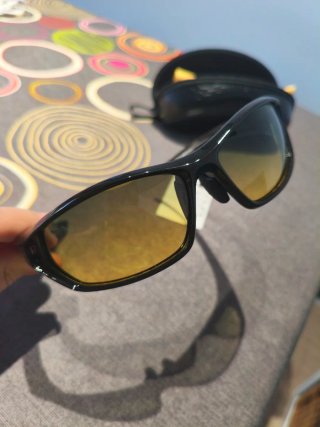 Gafas de sol negras nuevas