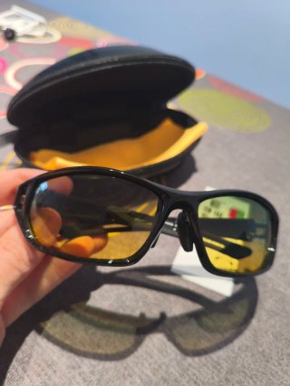 Gafas de sol negras nuevas
