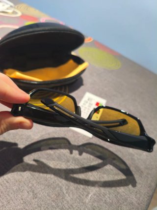Gafas de sol negras nuevas