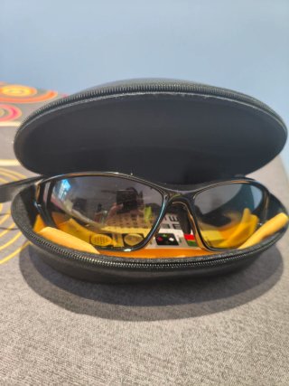 Gafas de sol negras nuevas