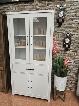 Vitrina de Madera con Puertas de Cristal