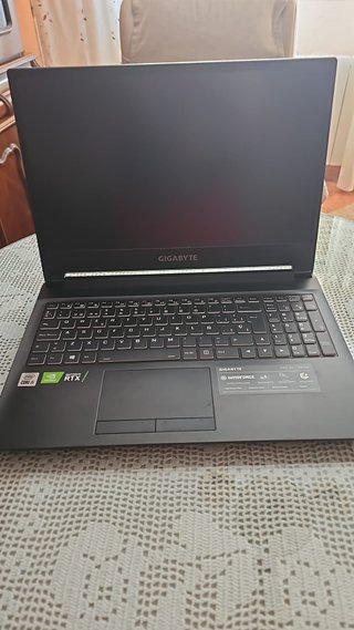 Portátil Gigabyte Negro