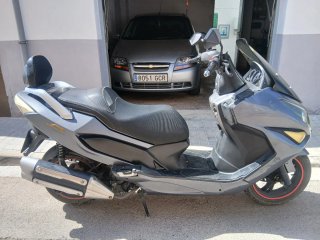 Maxi Scooter Negra y Gris