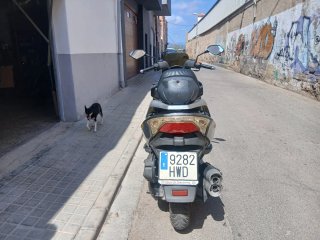Maxi Scooter Negra y Gris