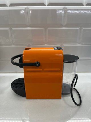 Cafetera Nespresso De'Longhi