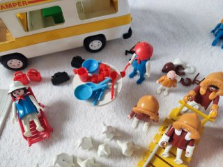 Lote Playmobil Autocaravana y Figuras