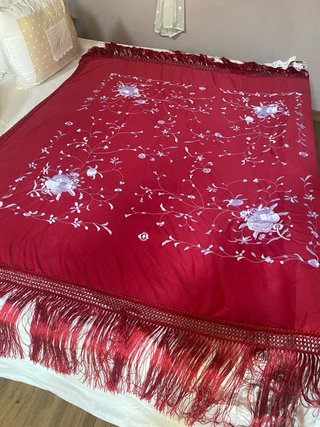 Mantón de Manila bordado rojo y blanco 150x150