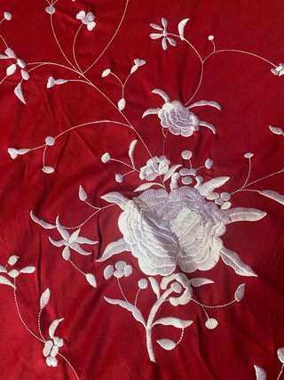 Mantón de Manila bordado rojo y blanco 150x150