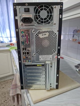 Torre PC LG Negra,