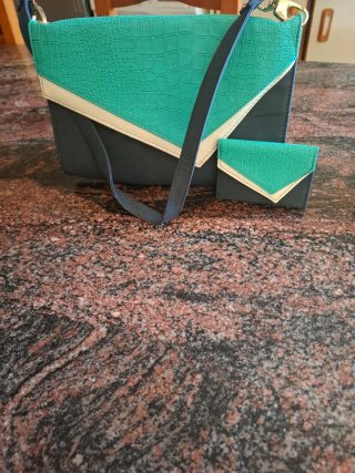 Bolso de mujer negro y verde