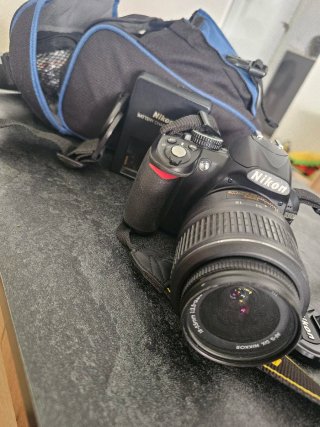 Cámara Nikon D3100 + Batería y Cargador + funda