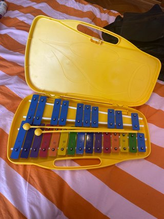 Xilófono infantil amarillo