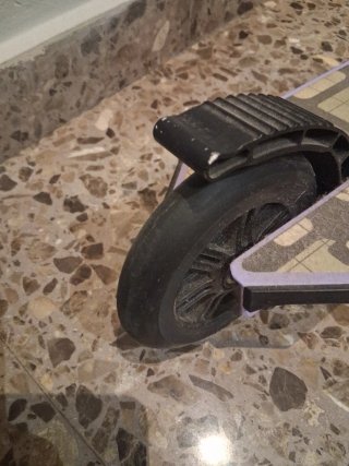 Patinete morado casi nuevo