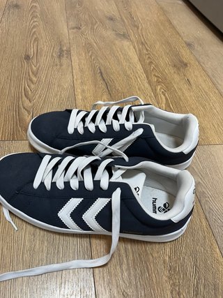 Zapatillas Hummel Azul Marino y Blanco