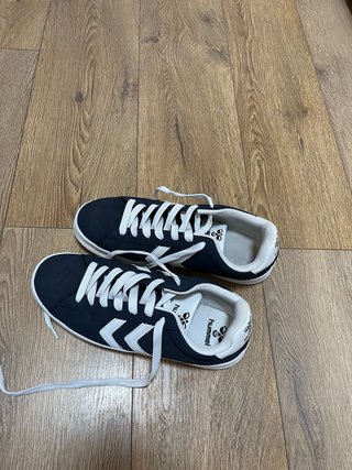Zapatillas Hummel Azul Marino y Blanco
