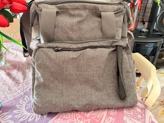 Carrito de bebé gris
