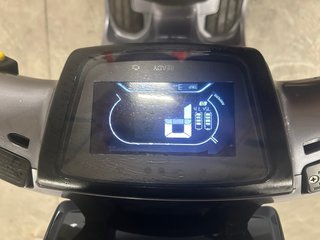 Moto Eléctrica Scooter Gris Yadea