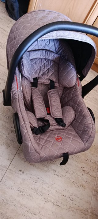 Silla de coche para bebé acolchada