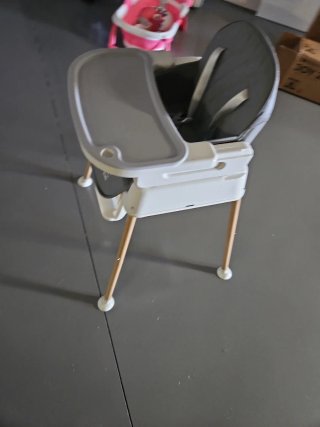 Trona bebé gris y blanca