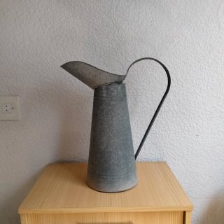 Jarra antigua de cinc