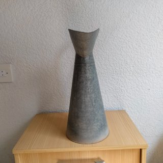 Jarra antigua de cinc