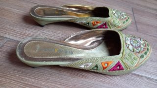 Zapatos étnicos bordados