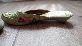 Zapatos étnicos bordados