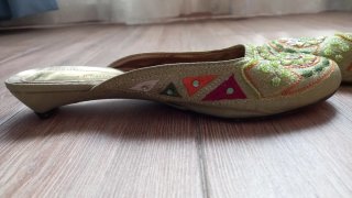 Zapatos étnicos bordados