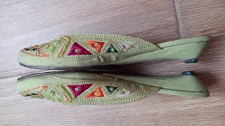 Zapatos étnicos bordados