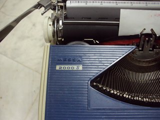 Máquina de escrever Messa 2000S