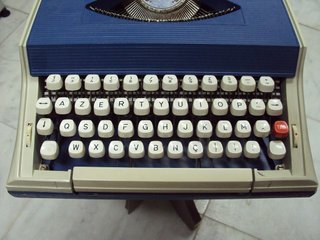 Máquina de escrever Messa 2000S