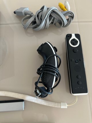 Consola Nintendo Wii Negra + 5 Juegos + mando