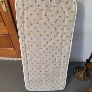 Cuna madera blanca con somier y ruedas